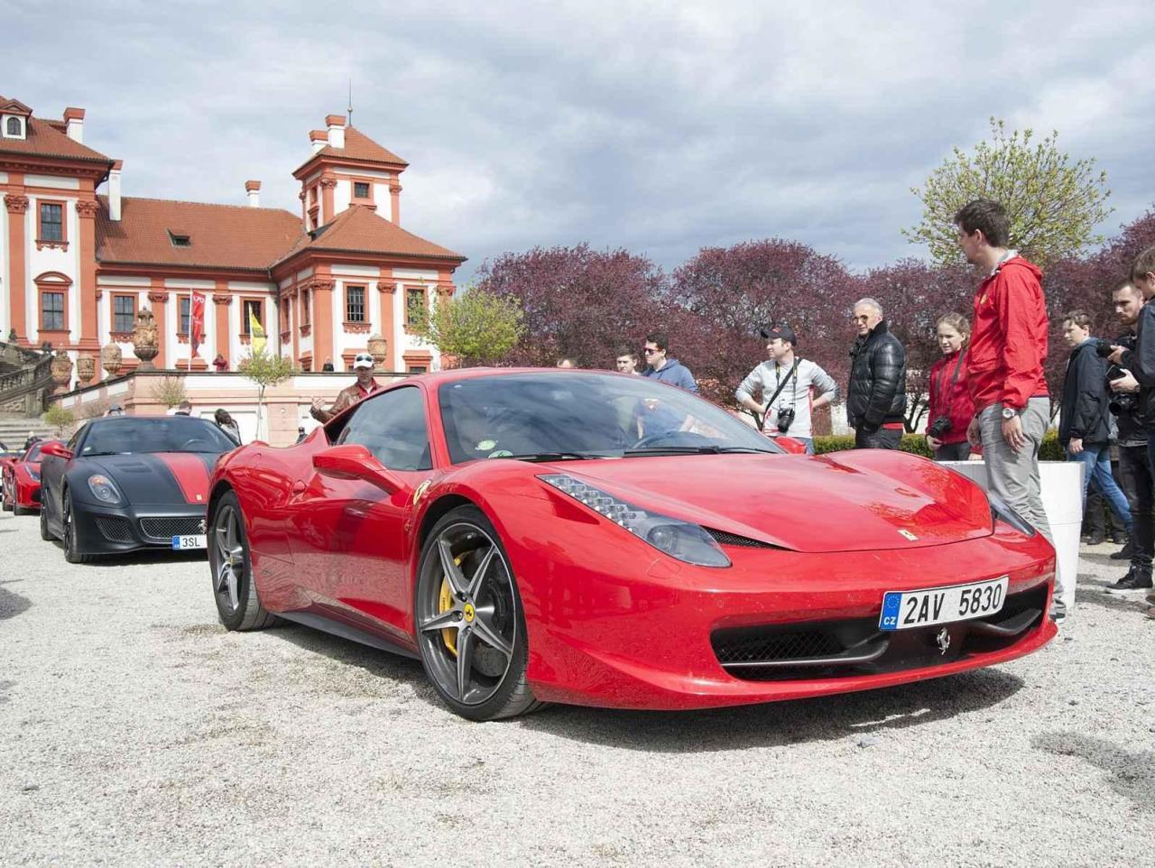 Sraz vozů Ferrari u příležitosti 70. let značky, Trojský zámeček.