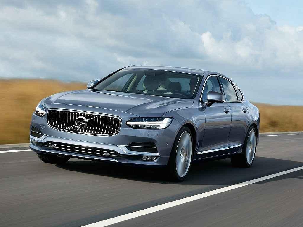 Volvo S90.