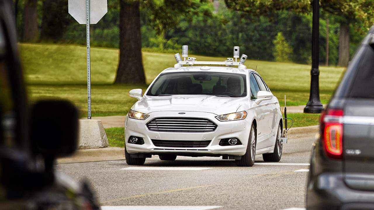 Ford je jednou z automobilek, která se autonomnímu řízení pečlivě věnuje.