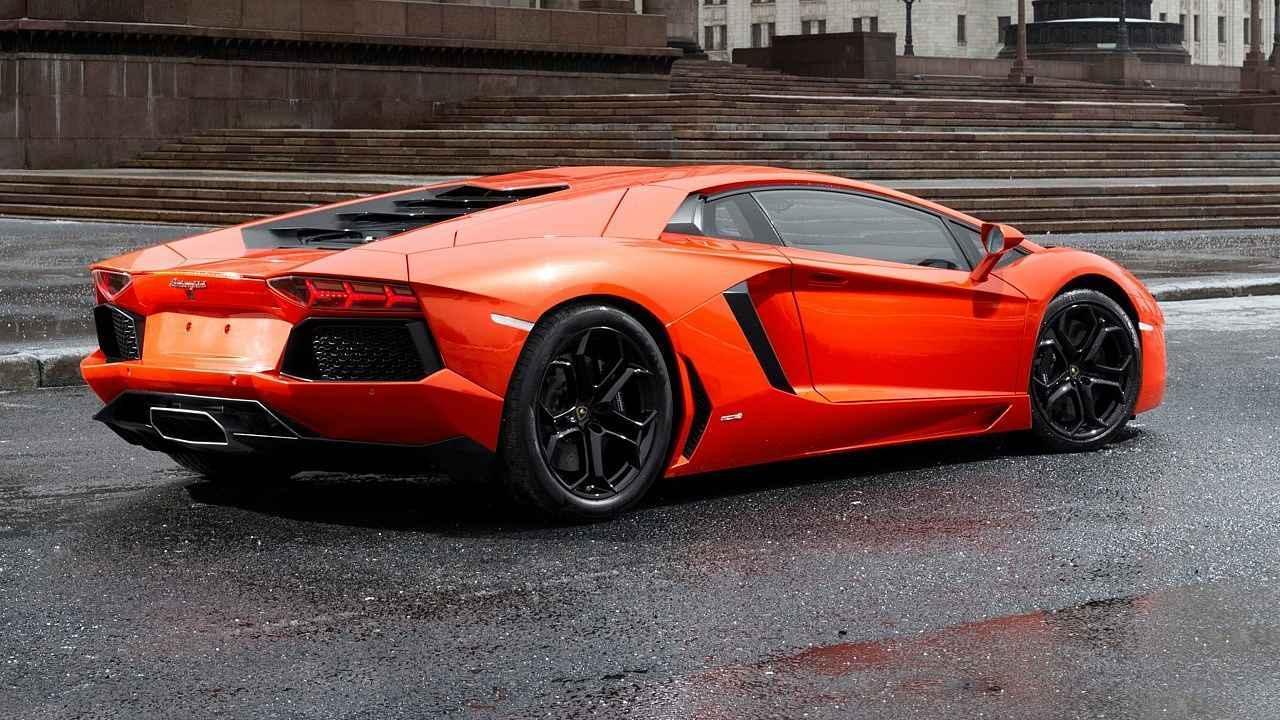 Lamborghini Aventador.