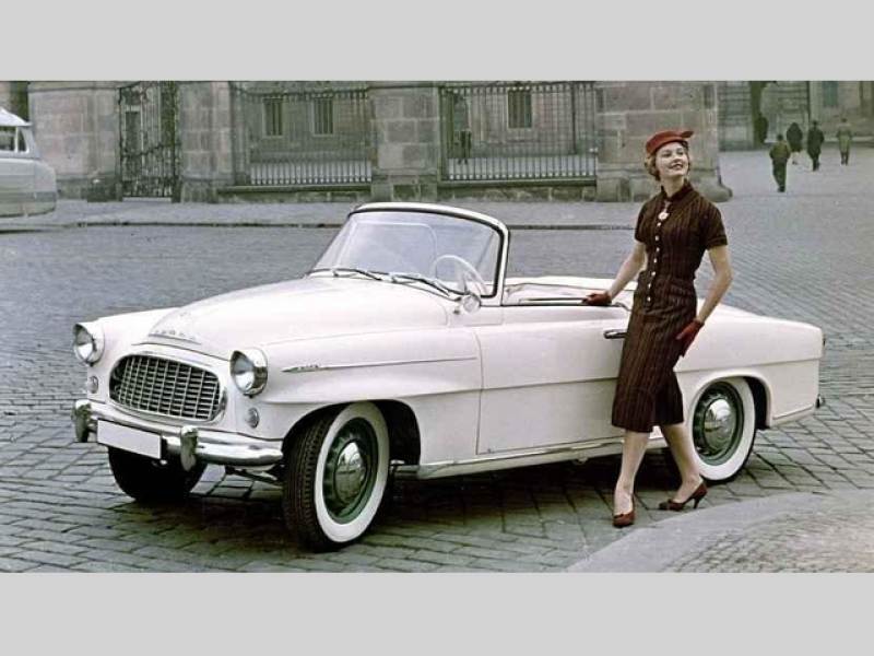 Škoda 450 s Miss USA 1957 Charlottou Sheffieldovou.