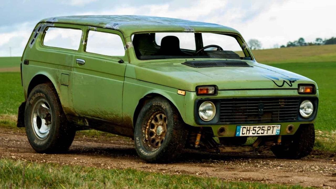 Lada Niva v rat rod úpravě.