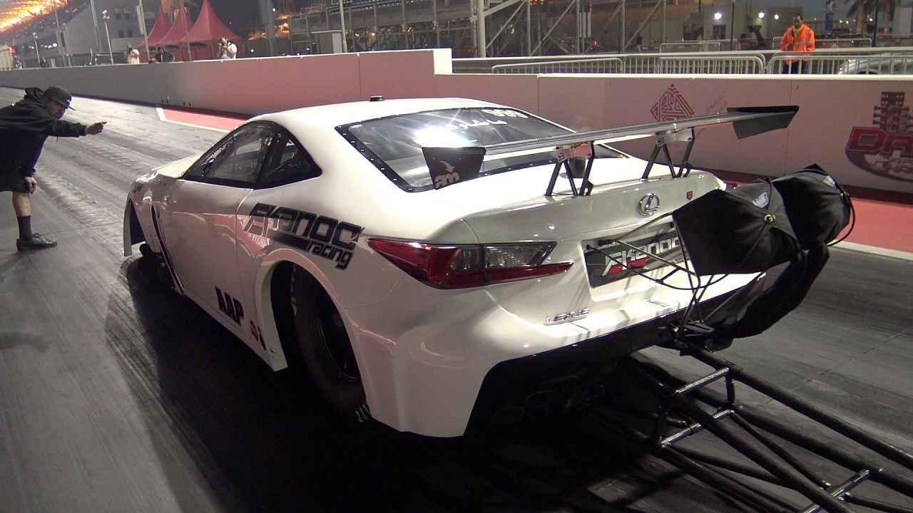 Závodní Lexus RC F týmu EKanooRacing.