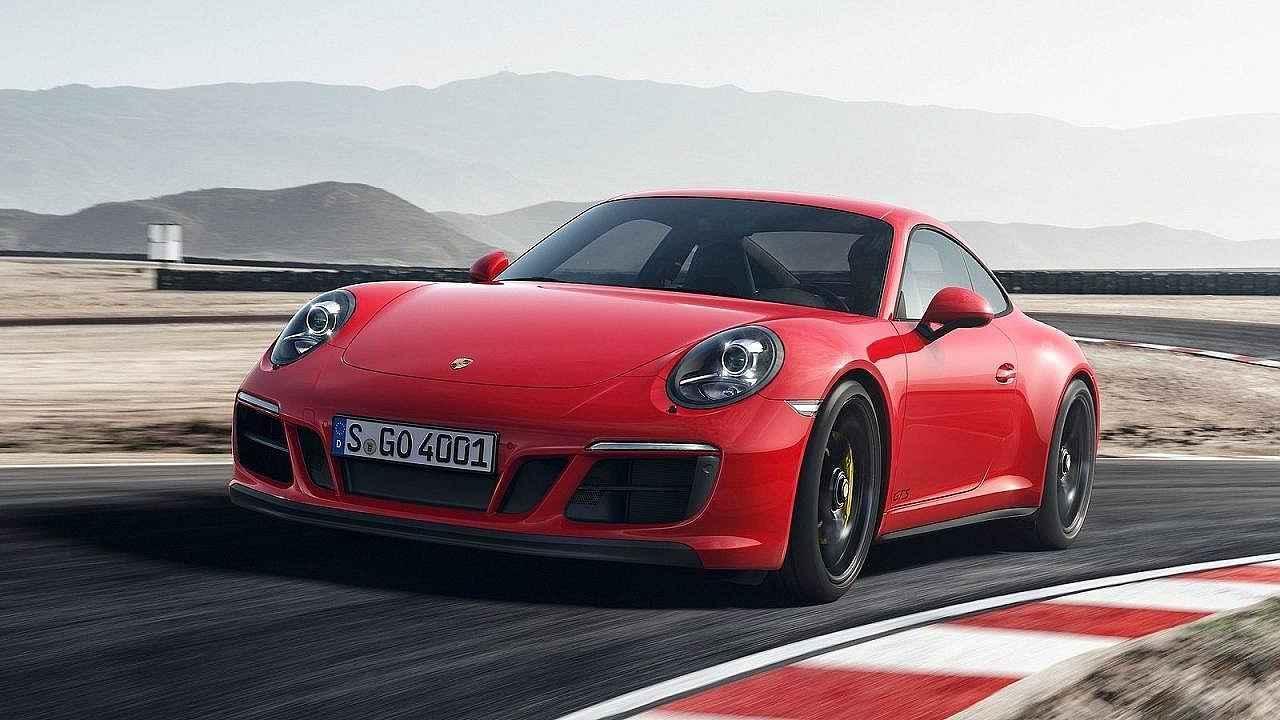 Porsche 911 Carrera GTS.