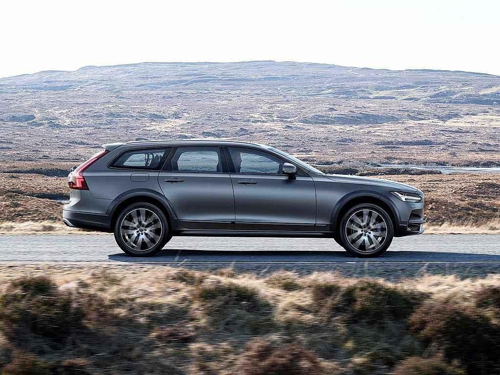 Volvo V90 Cross Country.