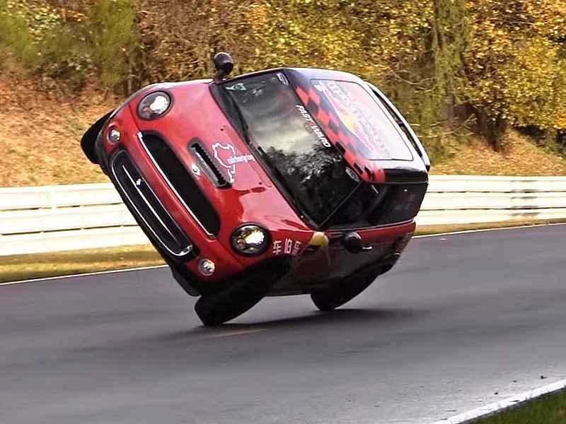 Čínský kaskadér objel Nürburgring po dvou kolech.