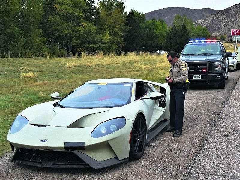 Prototypy Fordu GT výrazně překročily povolenou rychlost. Že jde o testovací vozy, policisty neobměkčilo.