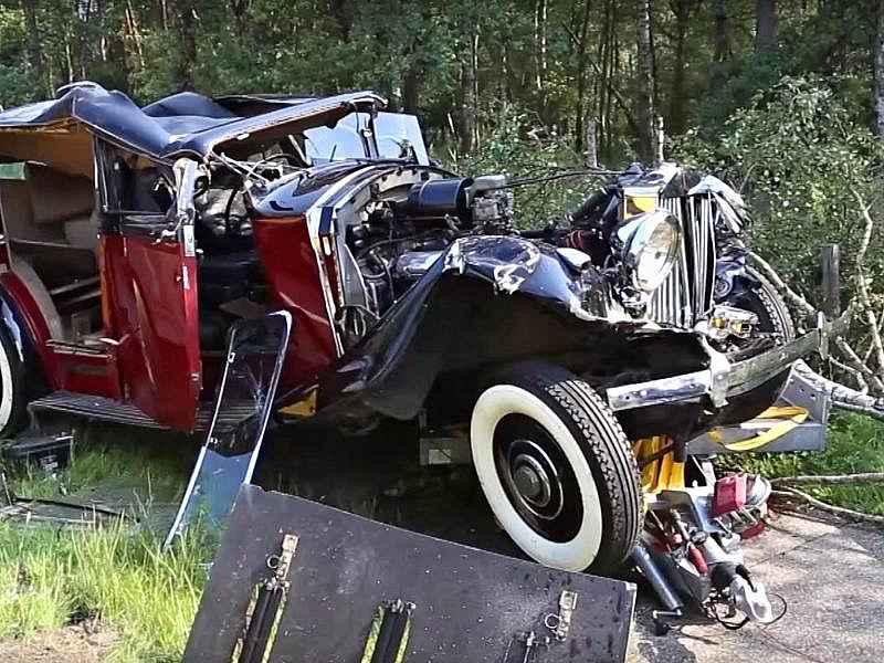 Majitel si svůj Rolls-Royce z roku 1935 užil jen chvíli.