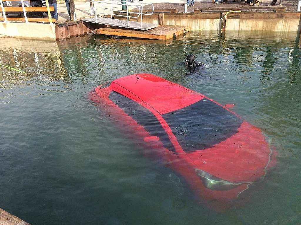 Kanaďanka jela podle navigace, utopila auto.