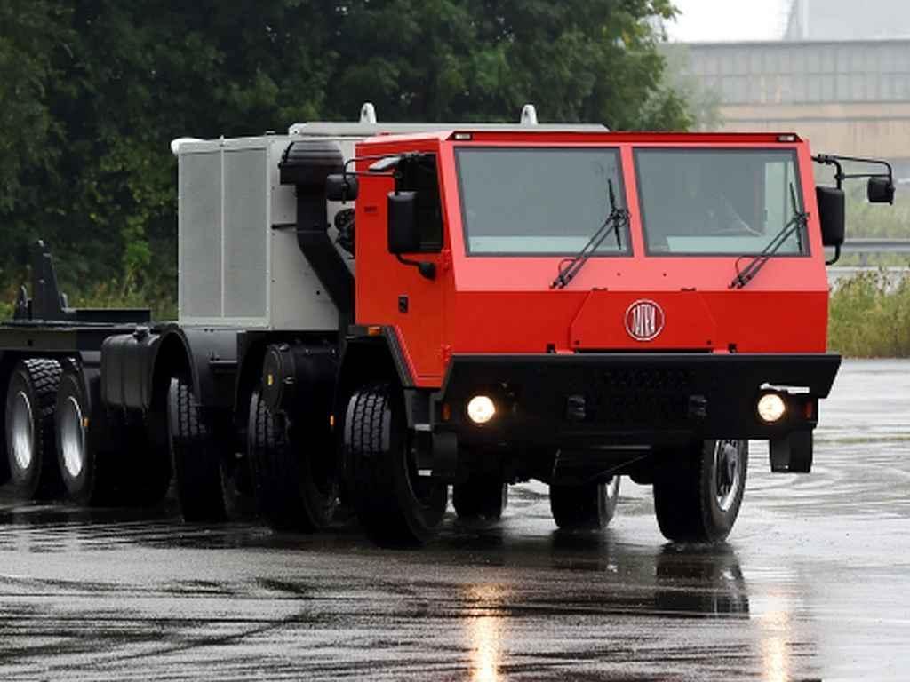 Automobilka Tatra vyrobila v Kopřivnici na Novojičínsku vůz dlouhý 18 metrů.