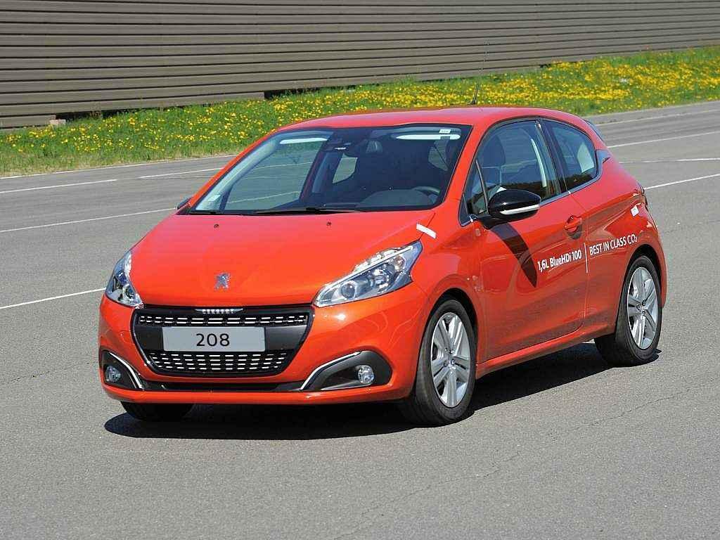 Peugeot 208 ujel na jednu nádrž 2152 km.