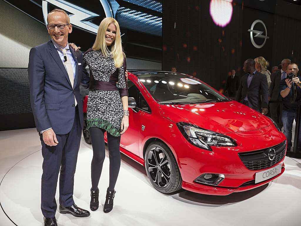 Nový Opel Corsa představila v Paříži také modelka Claudia Schiffer.