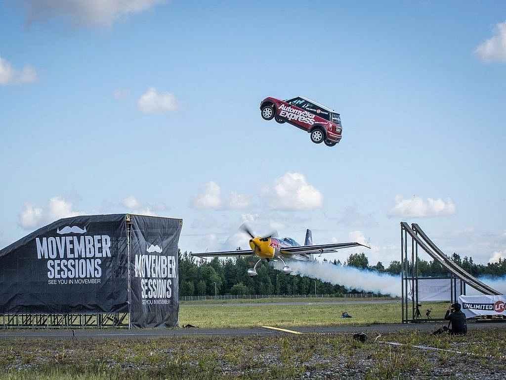 Martin Šonka Martin Šonka dokázal podletět skákající auto.