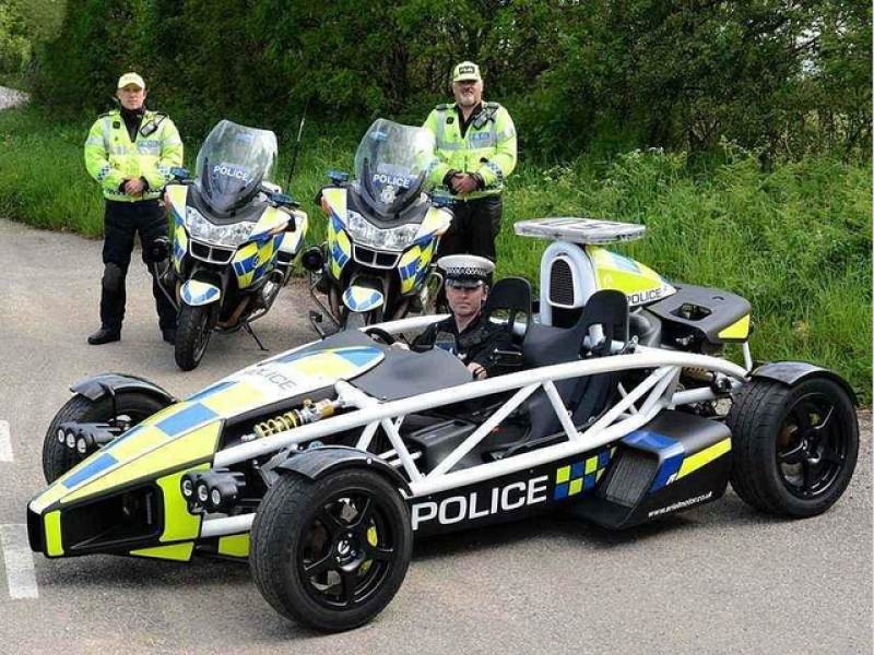 Britská policie dostala lehký sporťák Ariel Atom 3.5R.