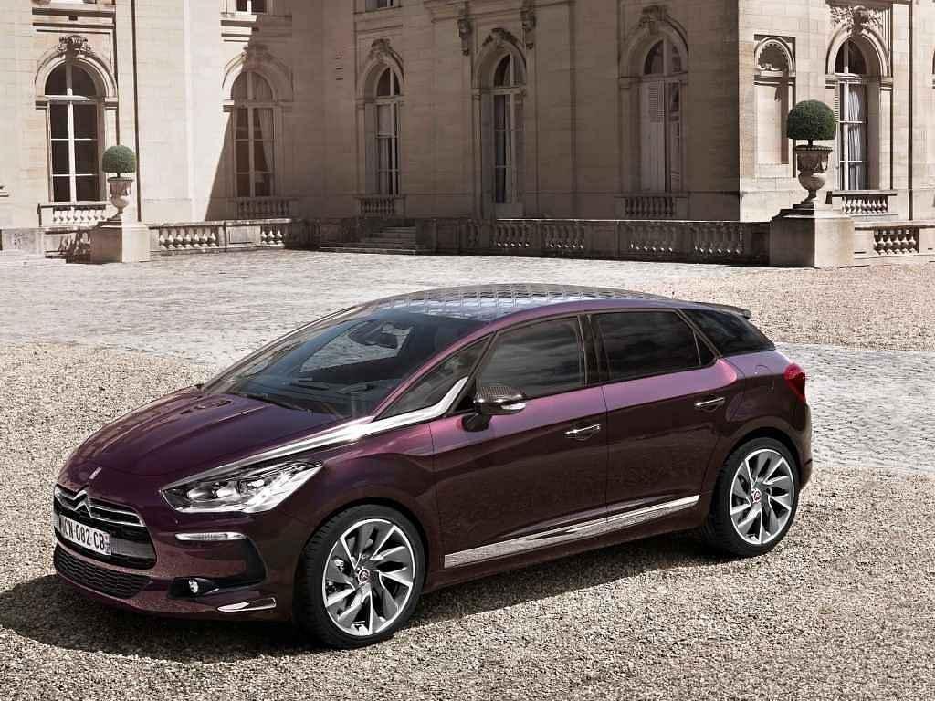 Citroën DS5 ve verzi Faubourg Addict.