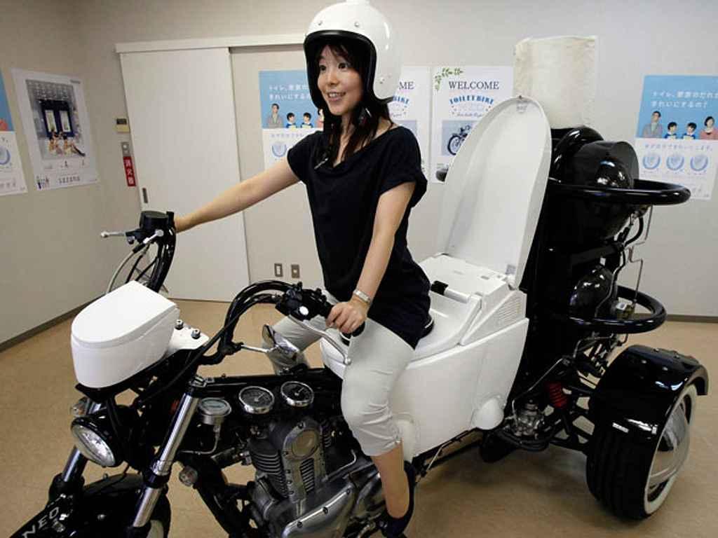 Motorová trojkolka japonské firmy Toto používá trus jako palivo.