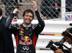 Mark Webber se raduje z triumfu ve Velké ceně Monaka.