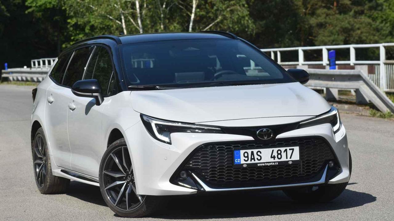 Modernizovaná Toyota Corolla TS se dobře cítí i na venkovských silnicích