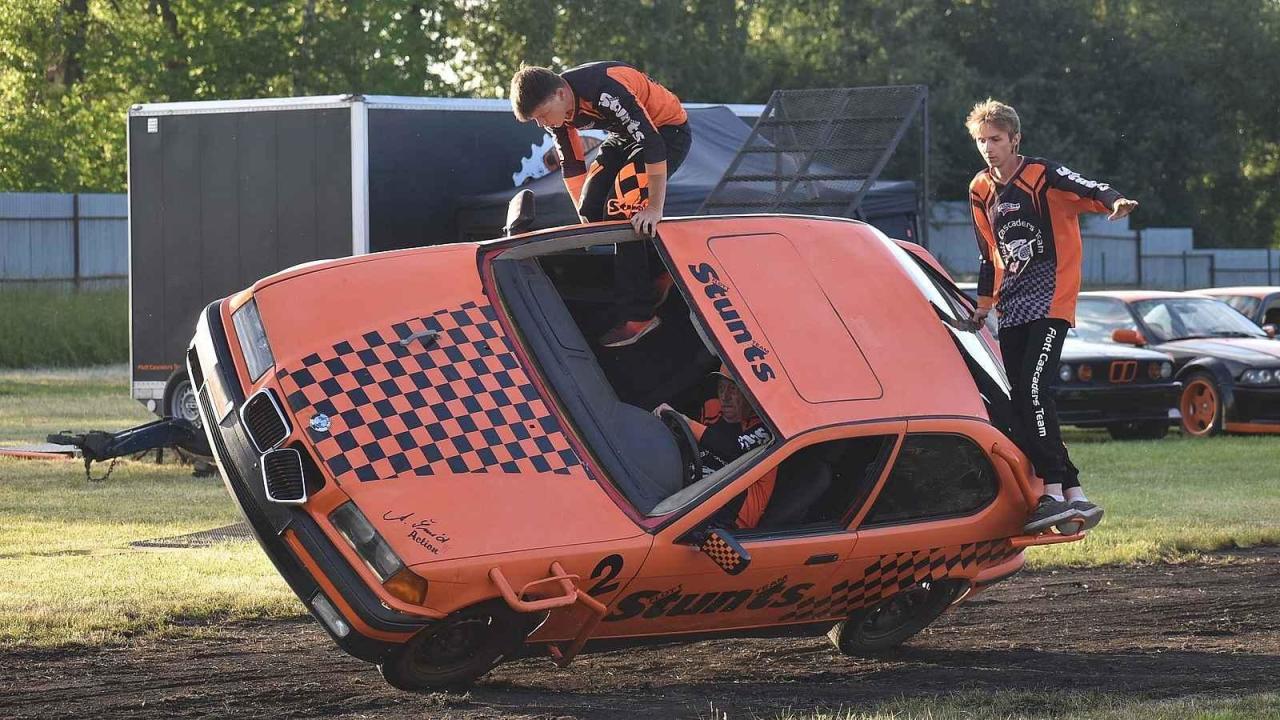 Kaskadéři z Flott Cascaders team předvedli v Bruntále své klasické autorodeo 25. června. V České Vsi vystoupí 28. června a v Bludově 1. července.