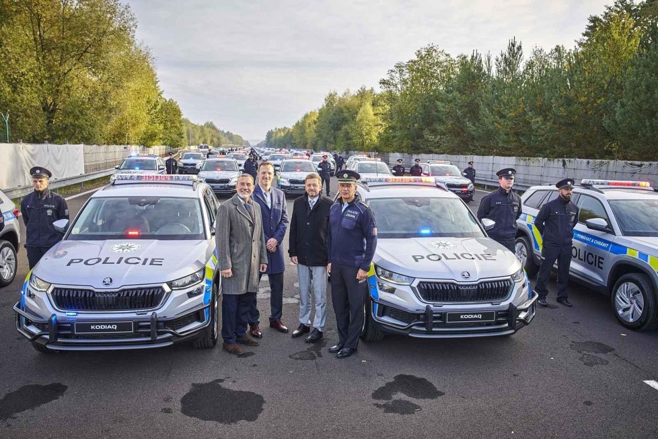 Předání policejních vozů se zúčastnil ministr vnitra Vít Rakušan a policejní prezident Martin Vondrášek