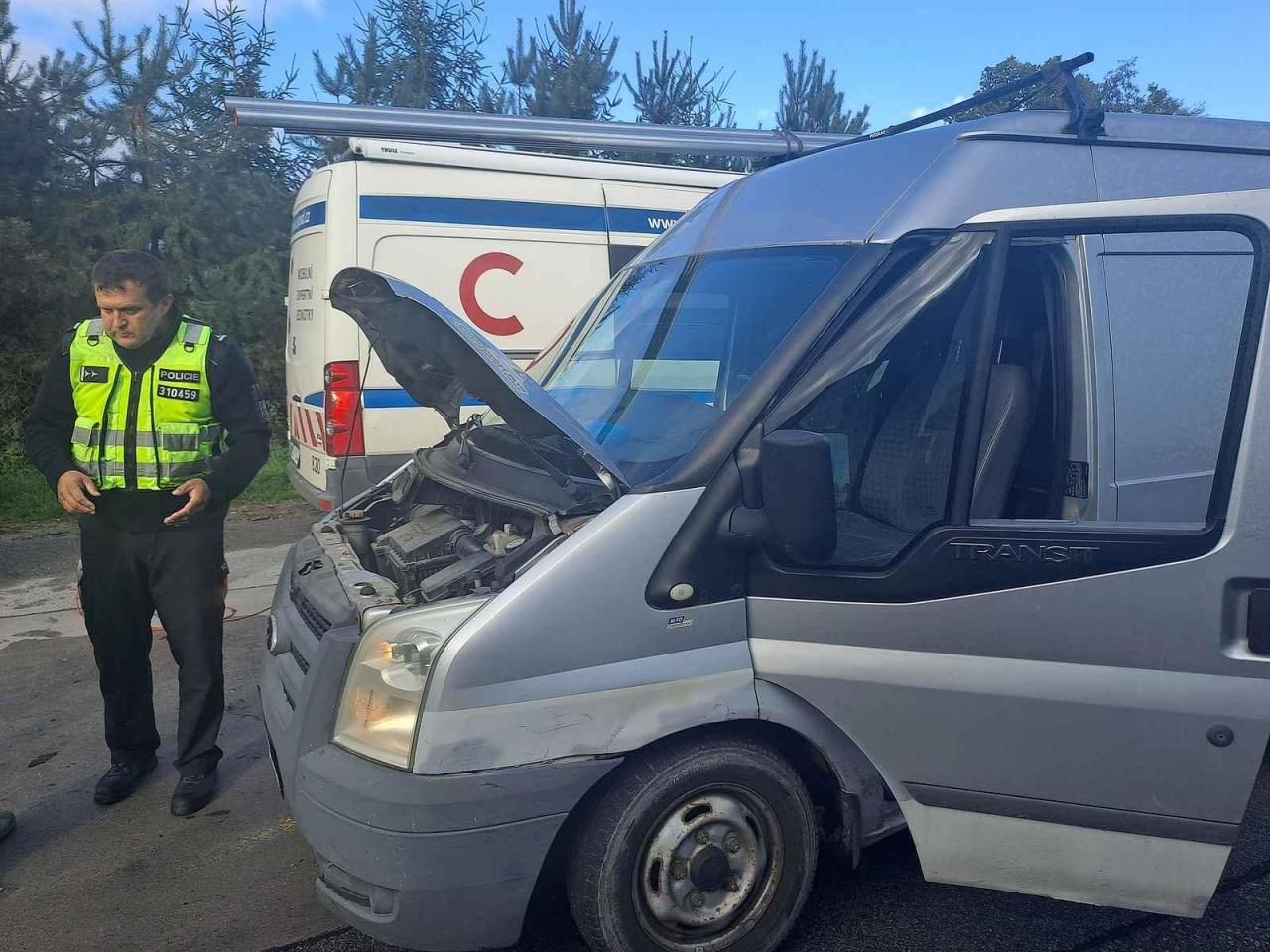 Do jihočeského měření emisí a kontrol u hotelu Sloup na silnici I/3 (bývalá E55) se zapojili policisté krajské dopravní policie, z dálničního oddělení Borek a táborští dopraváci. Vozidla se řidiči naváděli také z blízké dálnice D3.