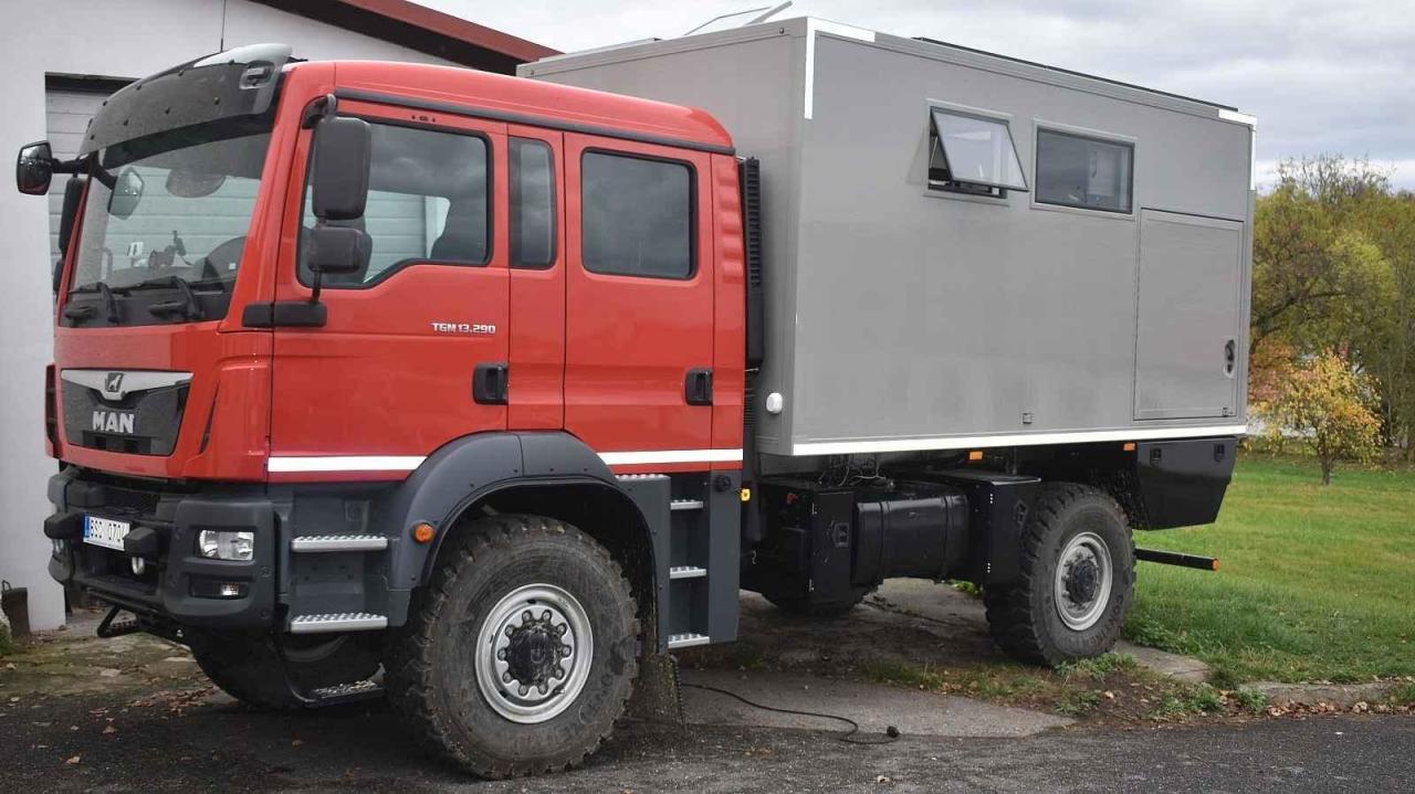 Tento expediční vůz je díky své dvojité kabině poměrně unikátní