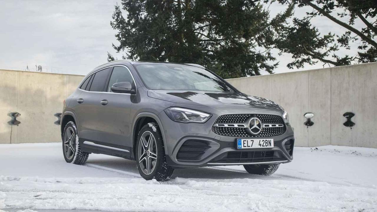 GLA s hybridem do zásuvky je ideální volbou do města a okolí.