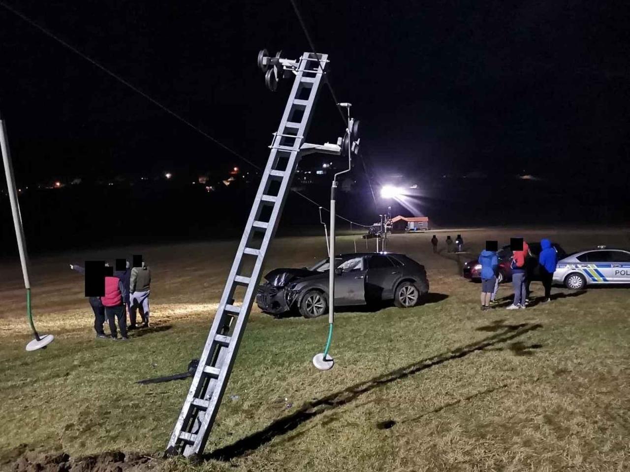 Mladý řidič slepě věřil navigaci.