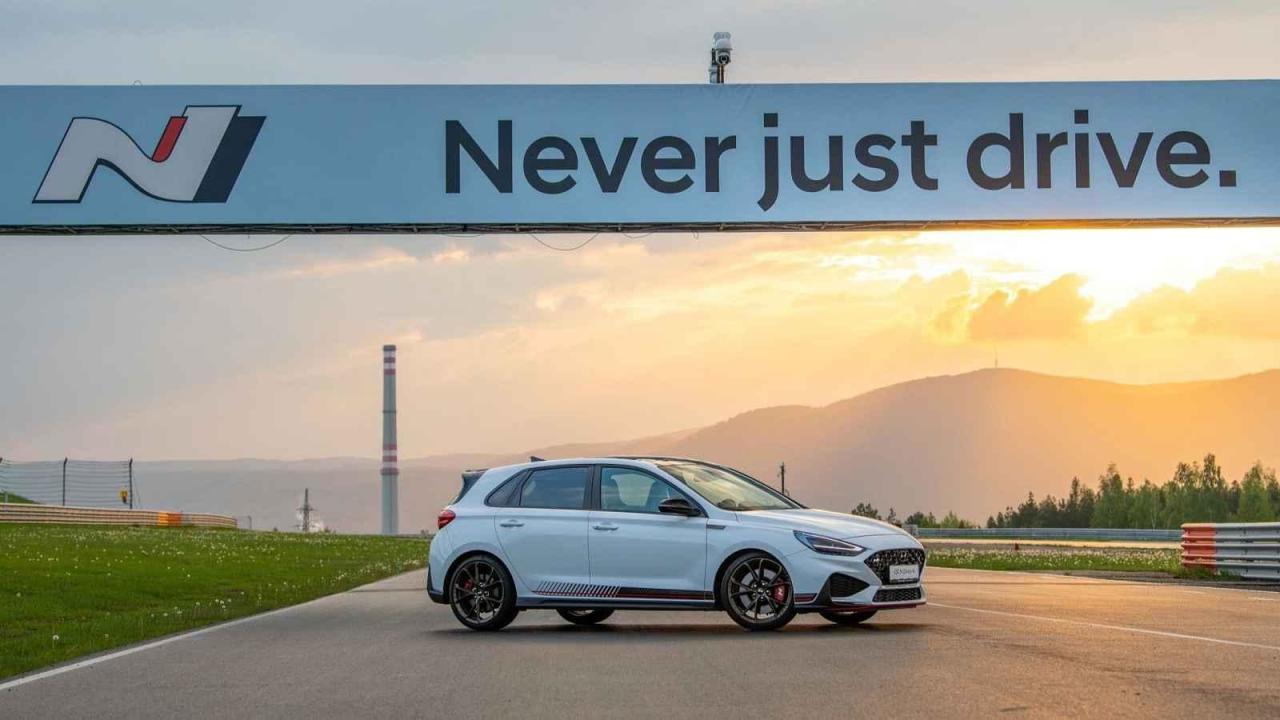 Nad sportovními vozy Hyundai divize N se spalovacími motory se smráká