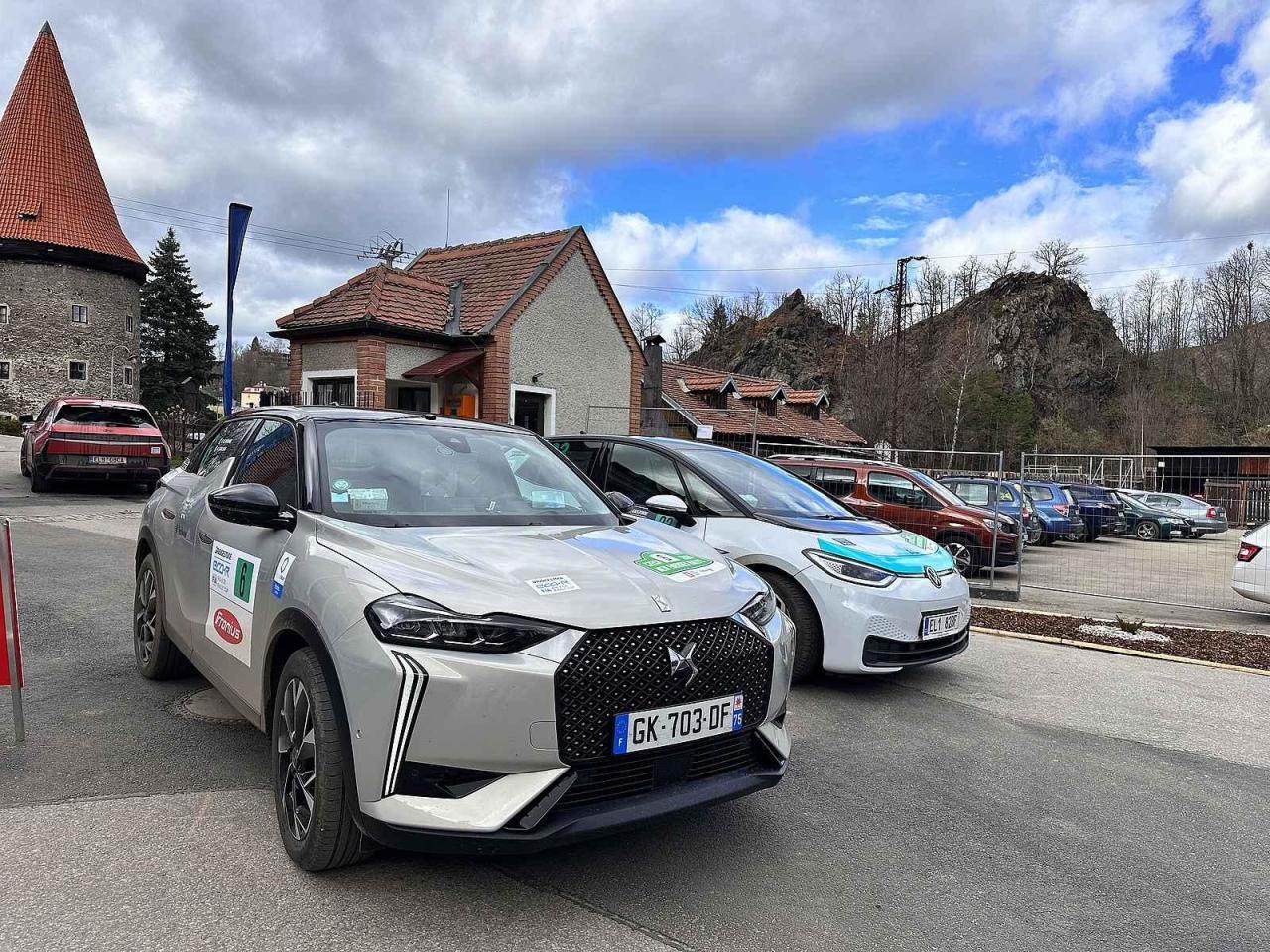 Na dvoudenní rallye pravidelnosti Jihočeským krajem se vydalo 33 posádek z Čech i zahraničí.