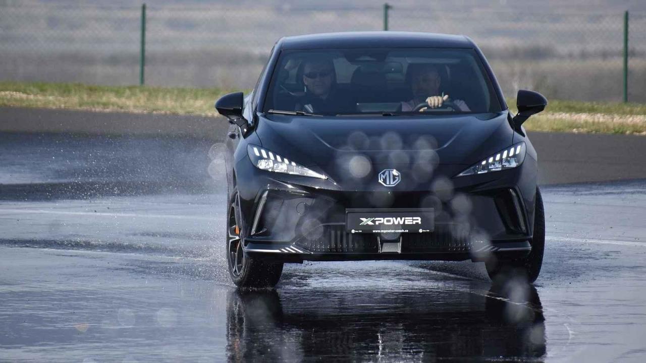 Fotka článku - MG uvedlo na trh silný elektromobil. Po něm ale přijdou levná klasická auta