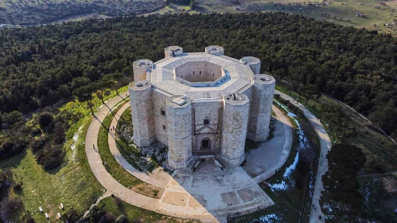 Letecký pohled na Castel del Monte.