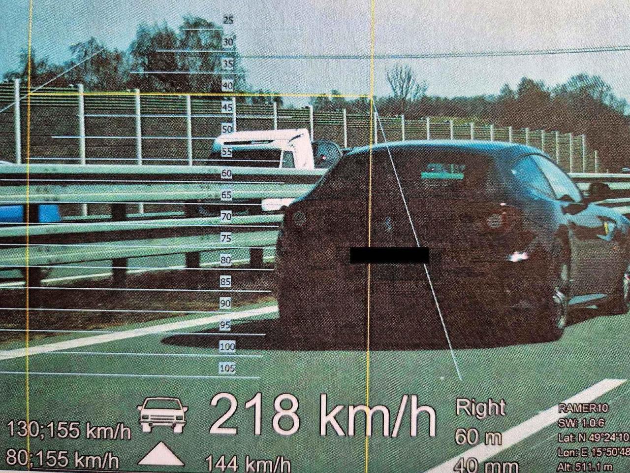 Řidič jel rychlostí 218 km/h a přišel kvůli tomu o doklady.