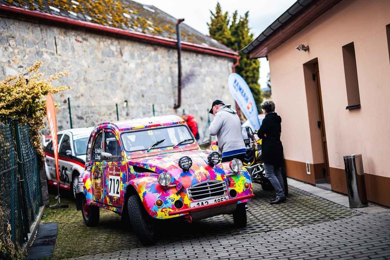 Rallyshow Vacov 2024 opět přiláklo mnoho fanoušků závodních aut.