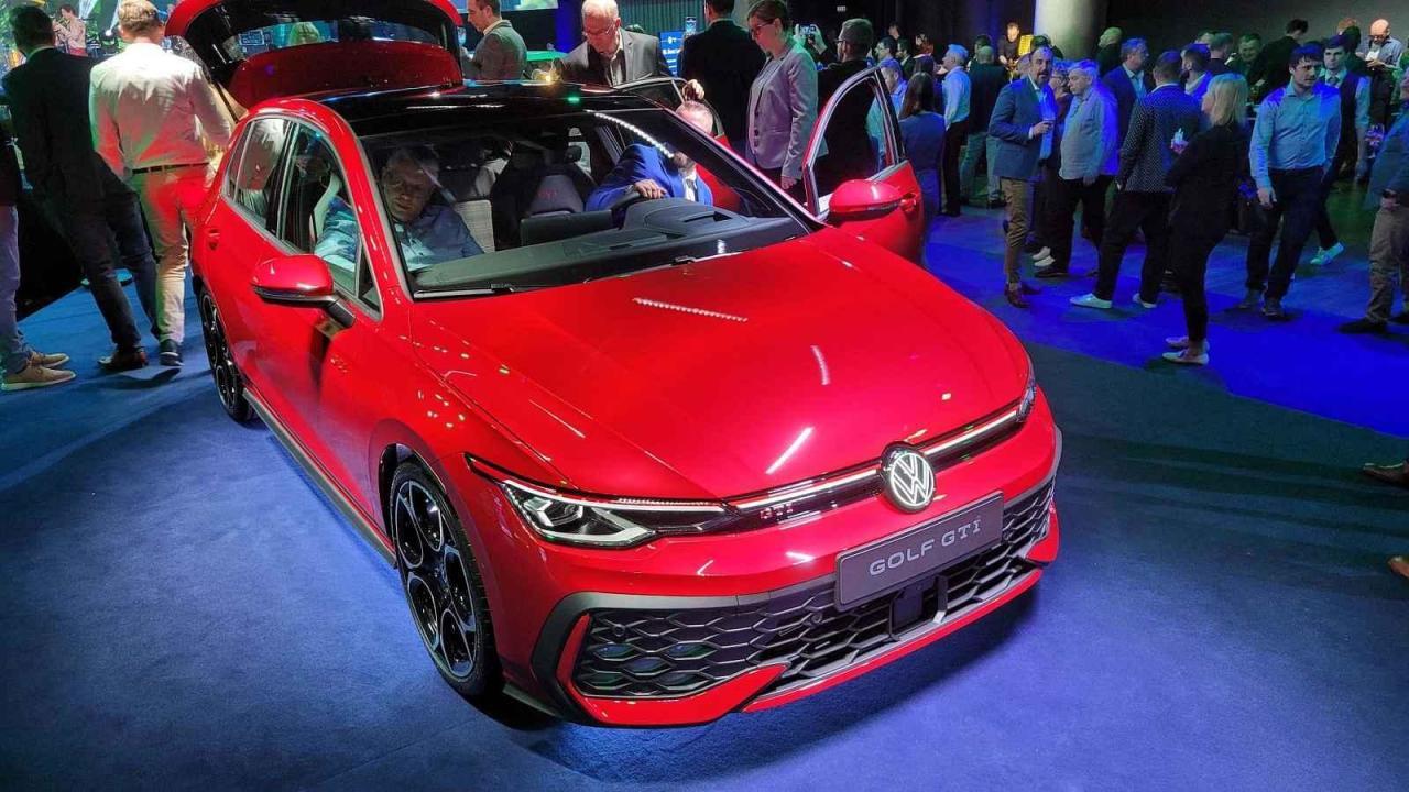 Golf je stále k mání ve verzích kombi, hatchback i GTI