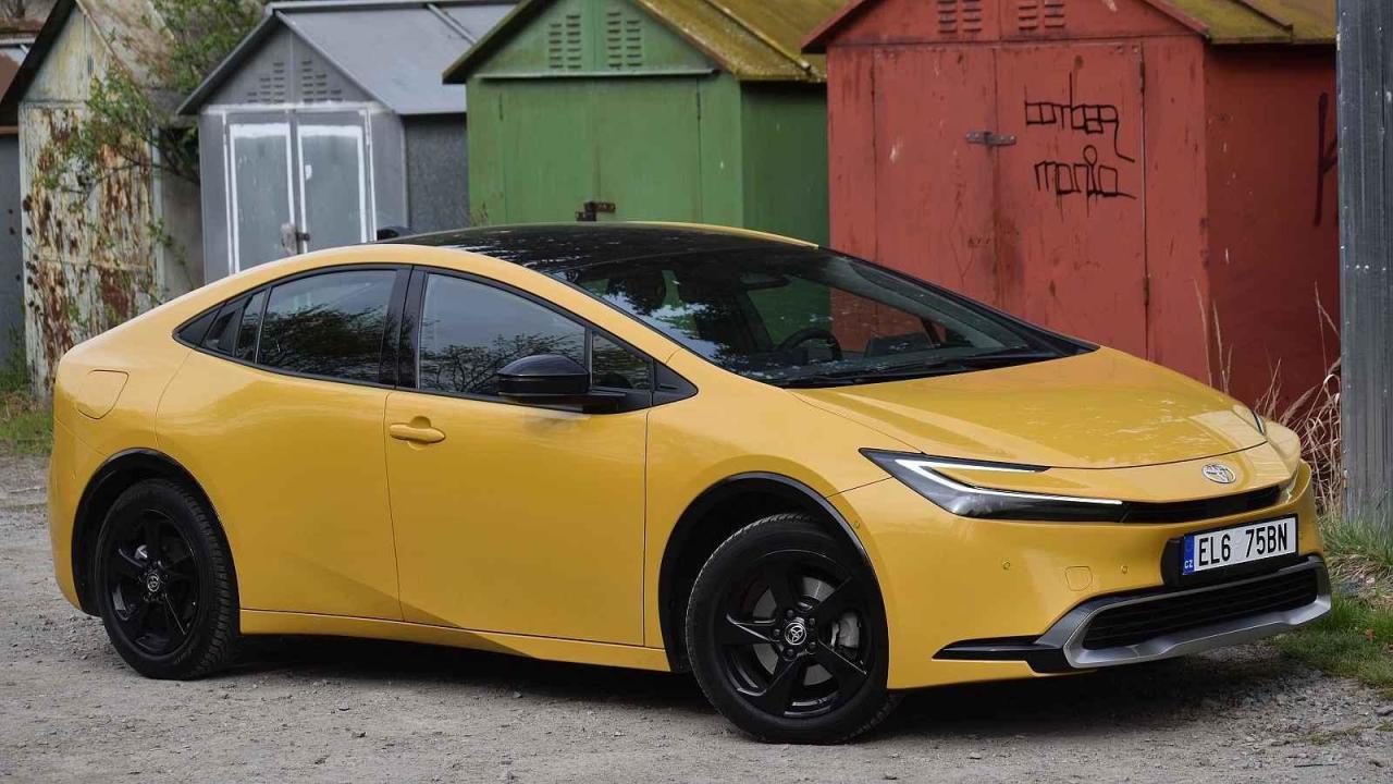 Fotka článku - Test Toyoty Prius: Japonský šetřílek po letech dorostl do krásy. A dobře jezdí