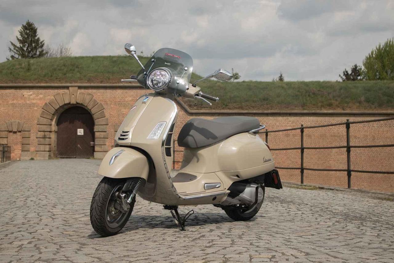 Fotka článku - Vespa GTS 300: nejsilnější vosa si troufne i na dálnici, krása a styl zůstává