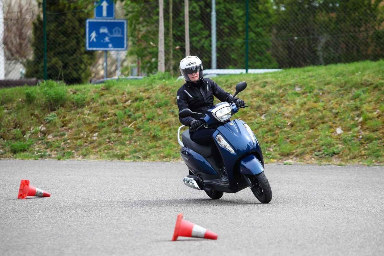 Fotka článku - Bezpečně na skútru: Co si rozmyslet, zjistit a připravit, než skočíte do sedla