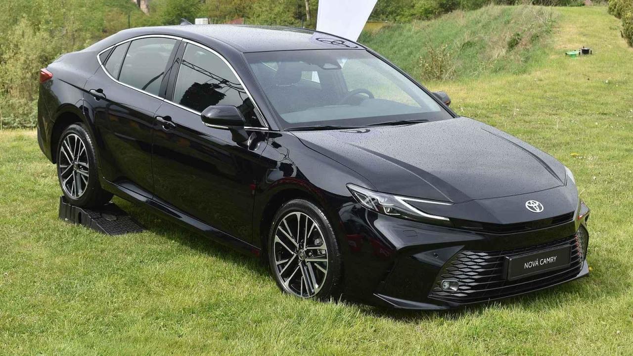 Toyota Camry se začne prodávat na přelomu léta a podzimu