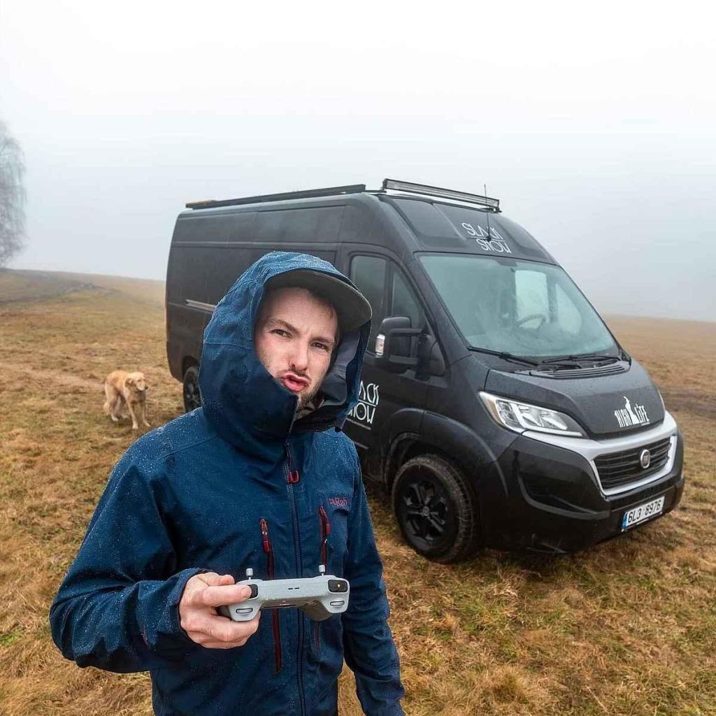 Lukáš Černý a jeho vytuněná dodávka.