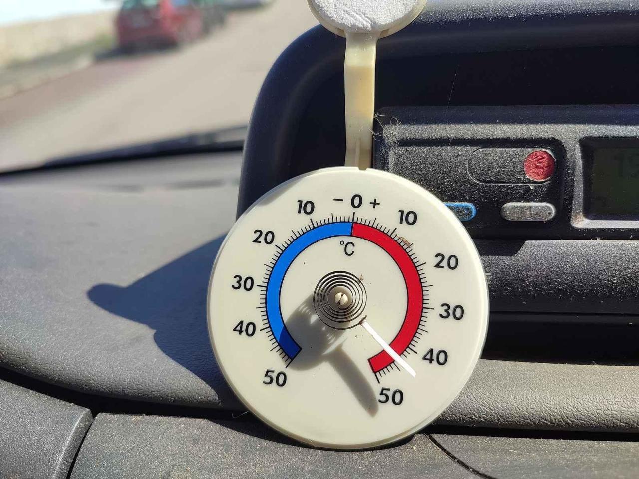 Fotka článku - Jedete autem v horku? Pozor na pneumatiky, motor i nebezpečný mikrospánek