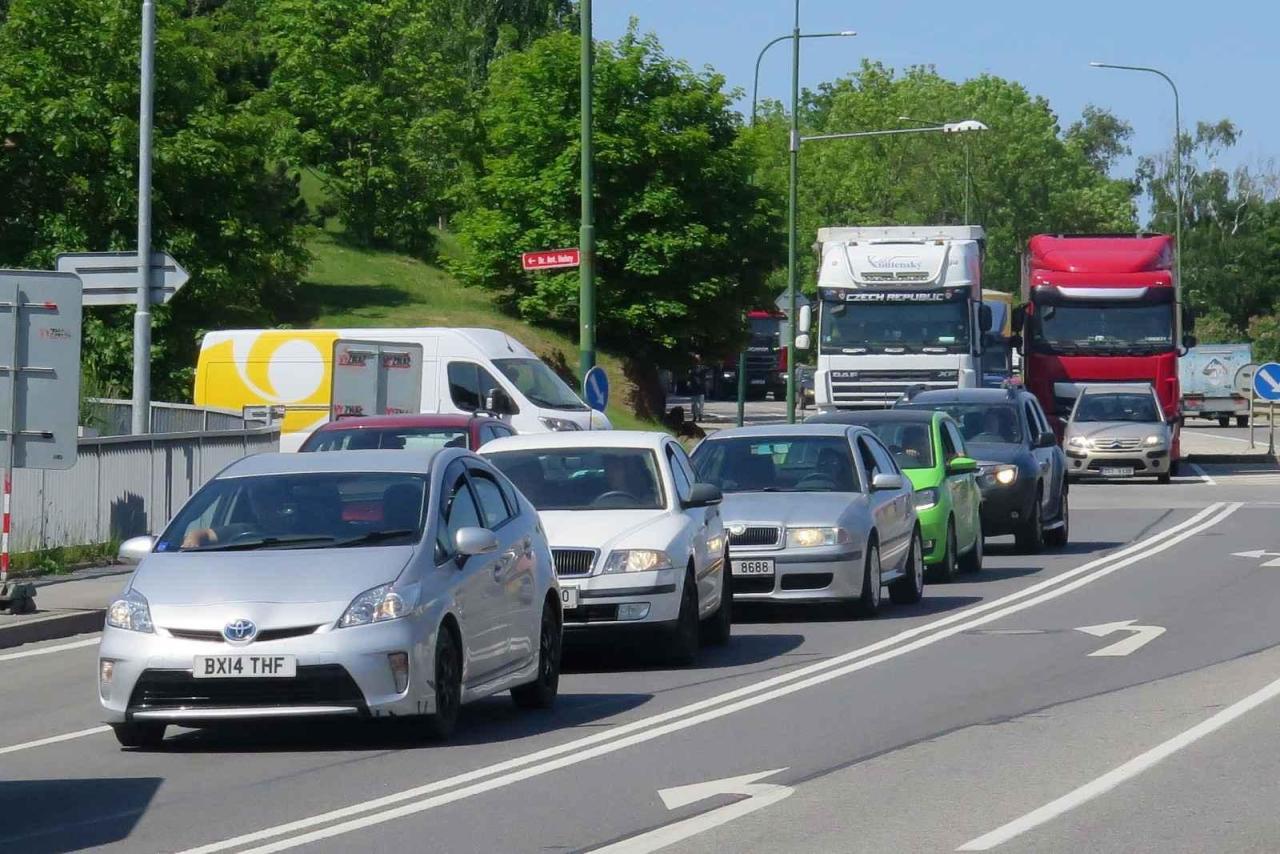 Na dovolenou autem se u nás vydávají každoročně statisíce řidičů