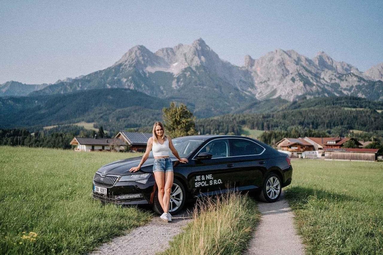 Nikola Šaršová, Babice. Fotka z loňské dovolené v Rakousku s nádherným výhledem na Alpy. Tyhle výhledy jsme si užívali každý den a musím říct, že Alpy jsem si zamilovala.