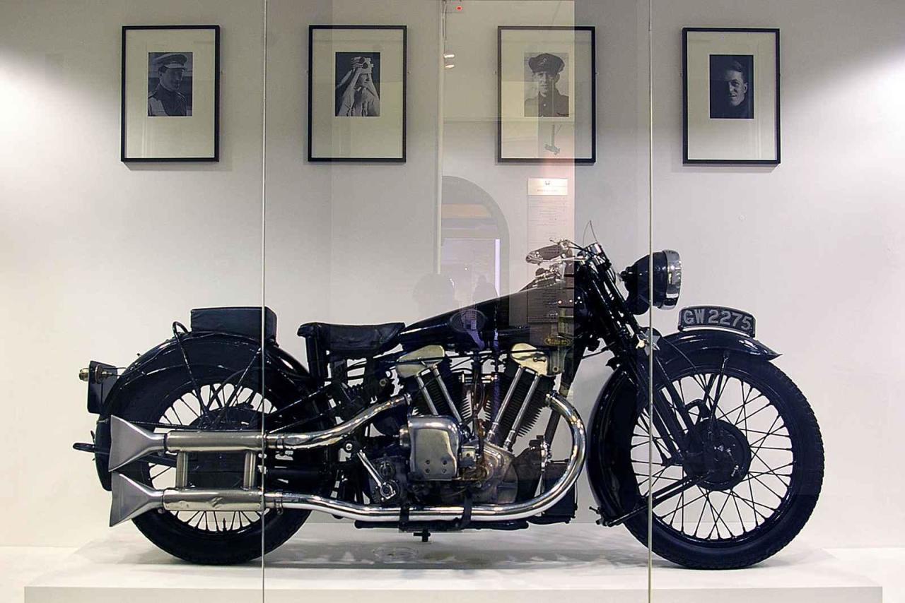 Motocykl Brough Superior SS100, který vlastnil Lawrence z Arábie, je dnes vystavený v Imperial War Museu London.