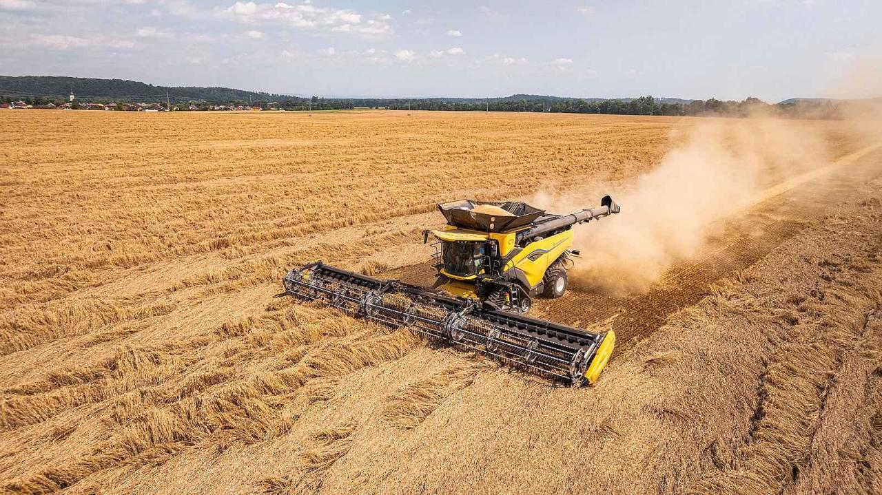 Nový kombajn CR11 firmy New Holland používá nejmodernější technologie.