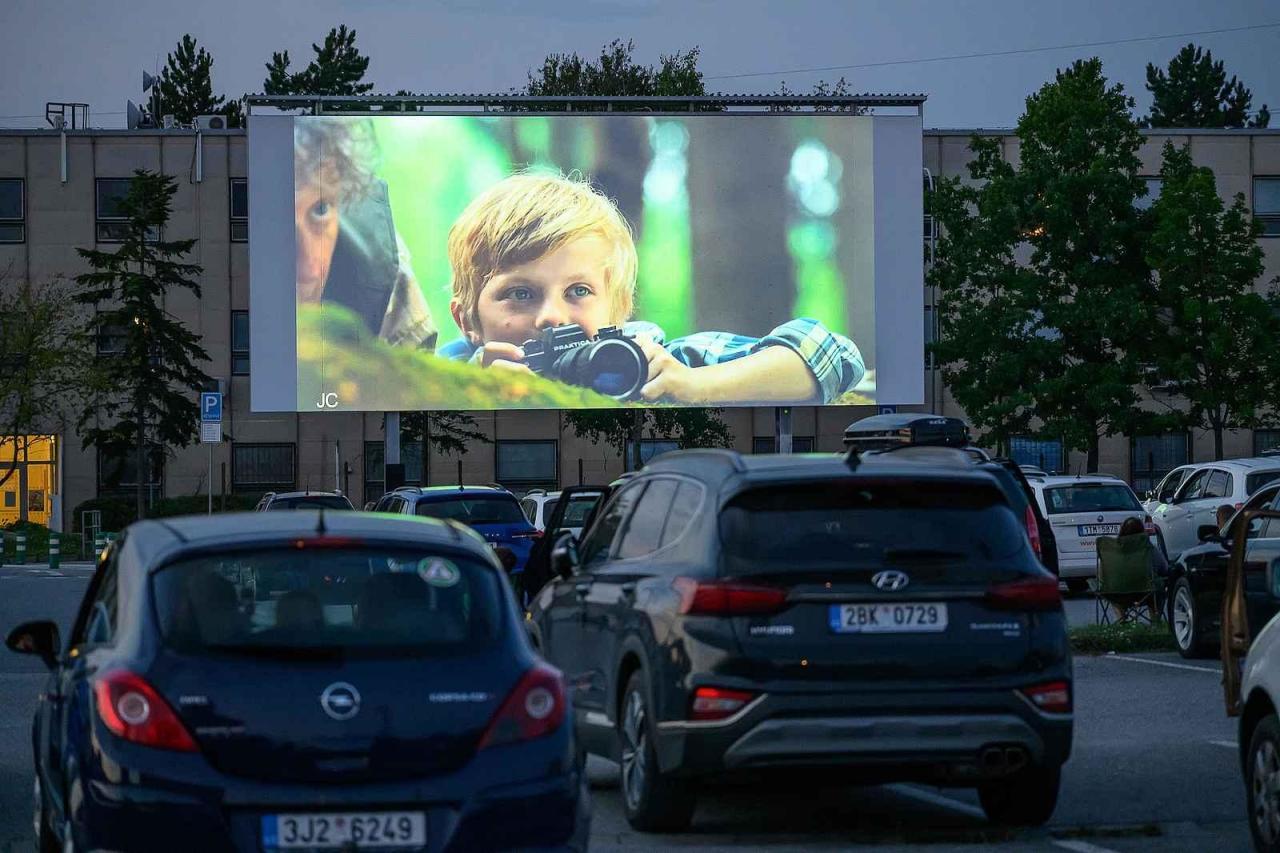 Letní autokino u Jaderné elektrárny Dukovany.