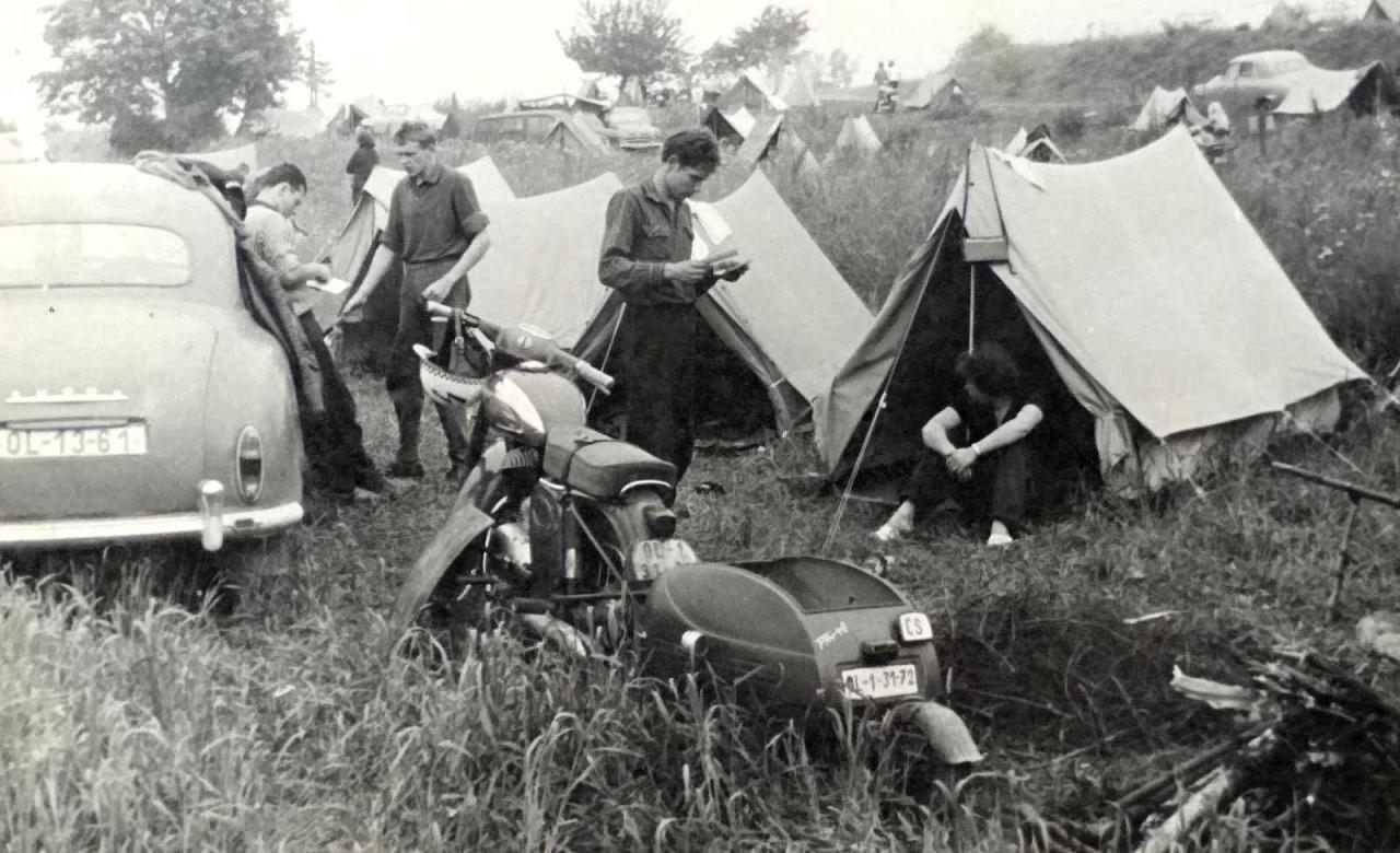 Ladislav Kruliš, Olomouc. Foto z dovolené s přáteli na Sečské přehradě v roce 1966.