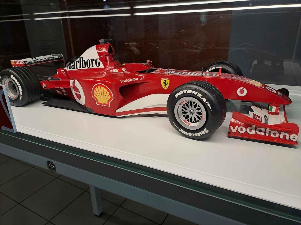 Unikátní modely závodních vozů Ferrari jsou k vidění na výstavě Legenda z Maranella v Technickém muzeu v Brně.