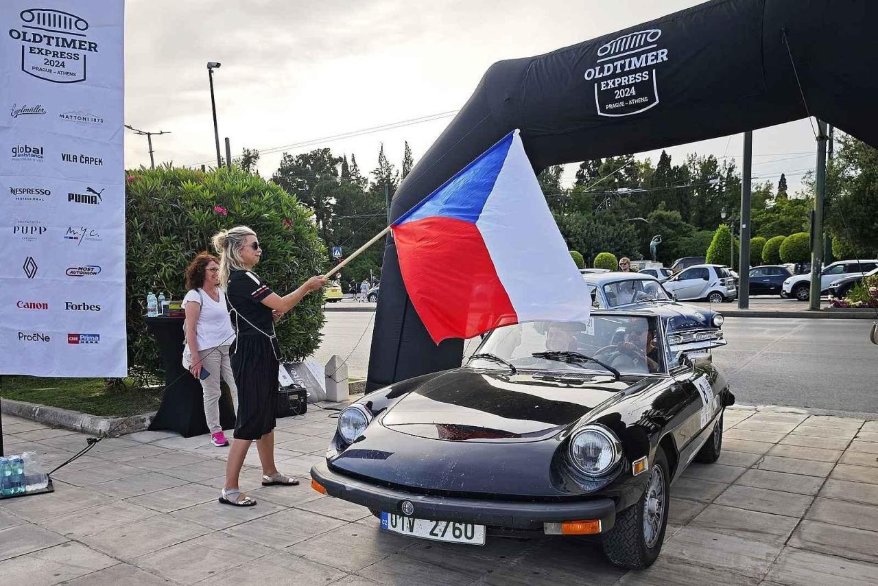 V příštím roce vyjedou účastníci vytrvalostní jízdy automobilových veteránů Czech Old Timer Express na jih Francie, do města letoviska Cannes.