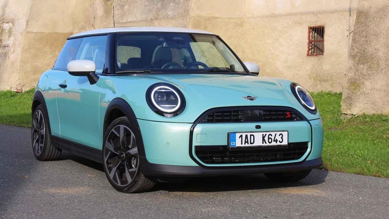 Mini Cooper S stále vyhoví nadšeným řidičům